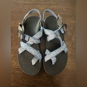 Blue patterned chacos women size 7